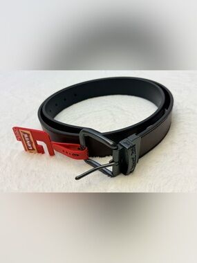 Levi's Men's Reversible Leather Belt Black to Brown with Matte Black Buckle